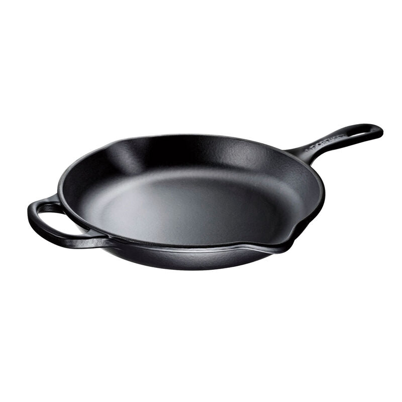 LE CREUSET Iron Handle Skillet - Round